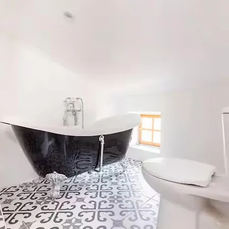 Casa vacanze 5 Bed House - Sleeps 10 - Pets - Wifi *