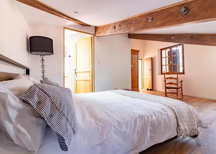 5 Bed House - Sleeps 10 - Pets - Wifi Casa vacanze