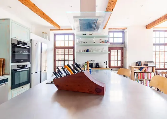 5 Bed House - Sleeps 10 - Pets - Wifi * Mailhac