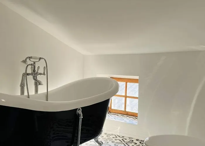 Casa vacanze 5 Bed House - Sleeps 10 - Pets - Wifi *